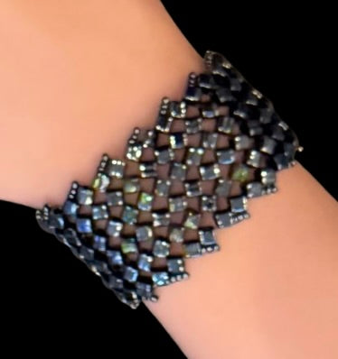 Harlequin Cuff - Graphite Glow