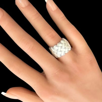 Herringbone Ring – Moonlit